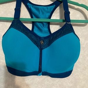 Wacoal 34 DDD sports bra in teal and blue. Great condition.